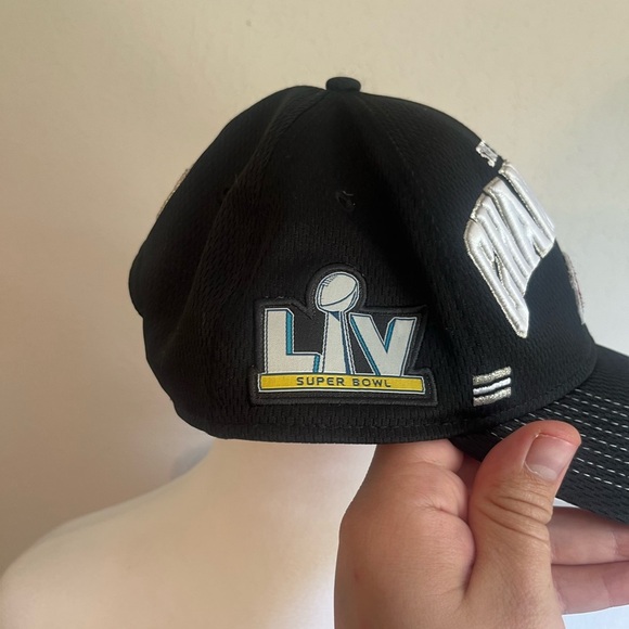 Men’s OSFM New Era Tampa Bay Buccaneers LIV Super Bowl Athleisure Hat - Picture 4 of 7